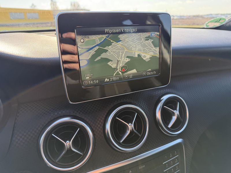 Mercedes-Benz Třídy A 180i SPORT LED NAVI SERVISKA - fotka 20 z 37