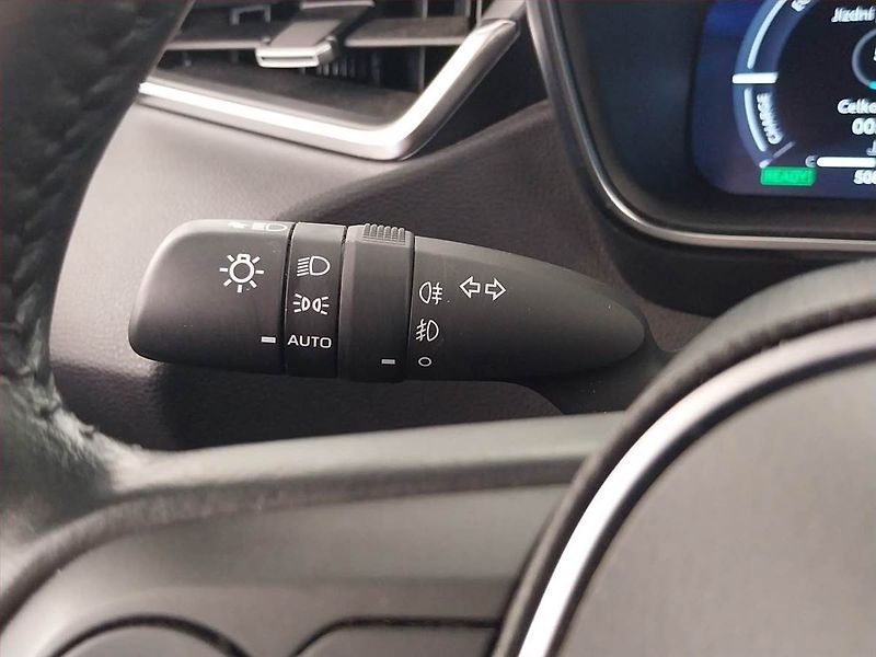 Toyota Corolla (2024) 1.8 Hybrid - fotka 17 z 20