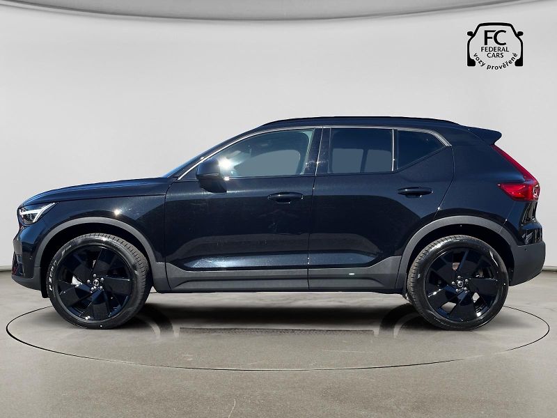 Volvo XC40 B3 FWD BE // 360 // kola - fotka 2 z 37
