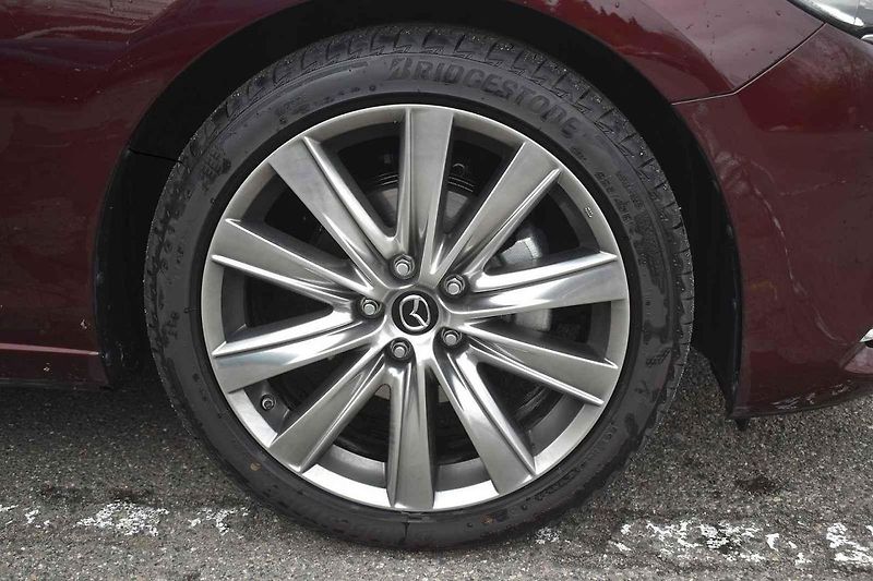 Mazda 6 se v současné generaci vyrábí již přes deset let. Stáří na ní vidět není
