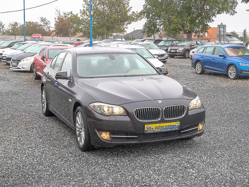 BMW Řada 5 (2010) 3.0i mat – NAVI - fotka 3 z 49
