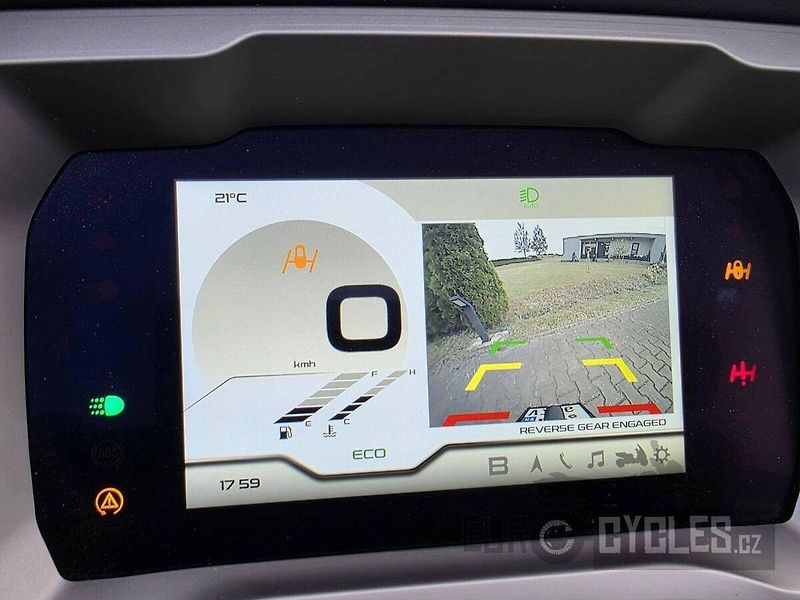Piaggio MP3 530 Exclusive (2024) - fotka 15 z 20