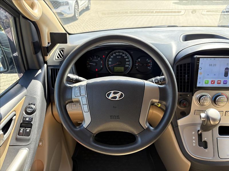 Hyundai H 1 2,5   Tour 8 míst - fotka 14 z 20