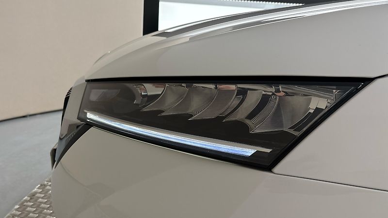 Škoda Octavia 2.0 TDI Ambition Combi - fotka 18 z 24