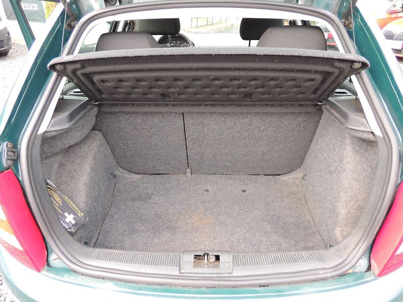 Škoda Fabia (2005) 1.2HTP,40kw,ČR,1majitel - fotka 29 z 33