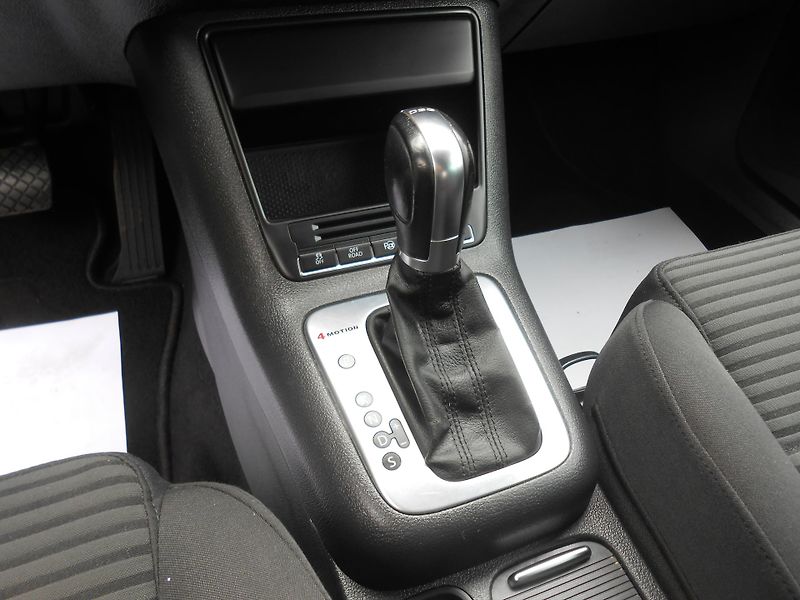 Volkswagen Tiguan 2.0TDi 103KW,,XENONY,DSG - fotka 28 z 40