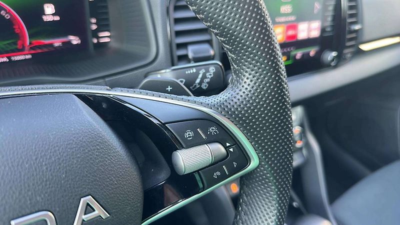 Škoda Karoq Sportline 2,0 TSI 140kW DSG7 4 - fotka 11 z 32