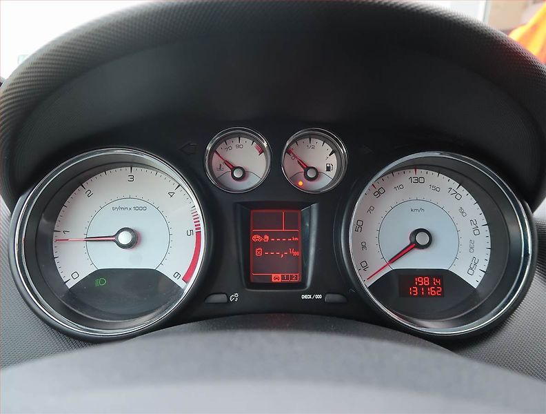 Peugeot 308 (2011) 1.6 HDi, nová STK - fotka 11 z 13