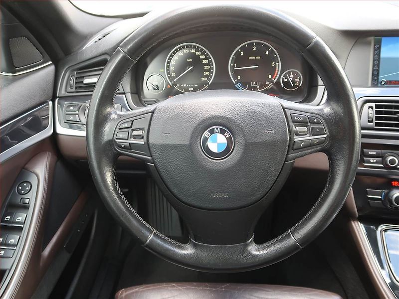 BMW Řada 5 (2011) M Paket 520d, Automat, Navi - fotka 16 z 19