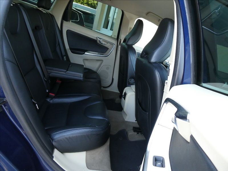 Volvo XC60 2,4 D5 Ocean Race AWD 158kW - fotka 27 z 51