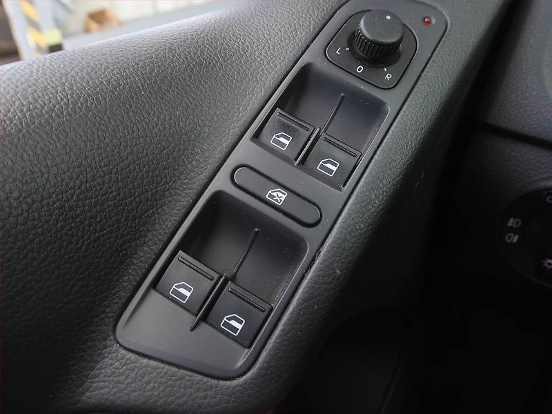 Volkswagen Tiguan (2008) 2.0 TDI, 4X4, Navi, Xenony - fotka 17 z 19