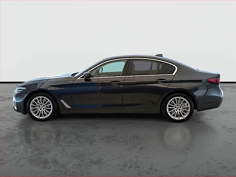 BMW Řada 5 (2023) 530d xDrive - fotka 3 z 16