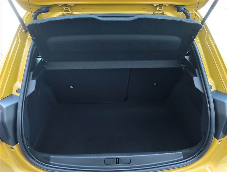 Peugeot 208 (2020) 1.2 PureTech, Serv.kniha - fotka 13 z 19