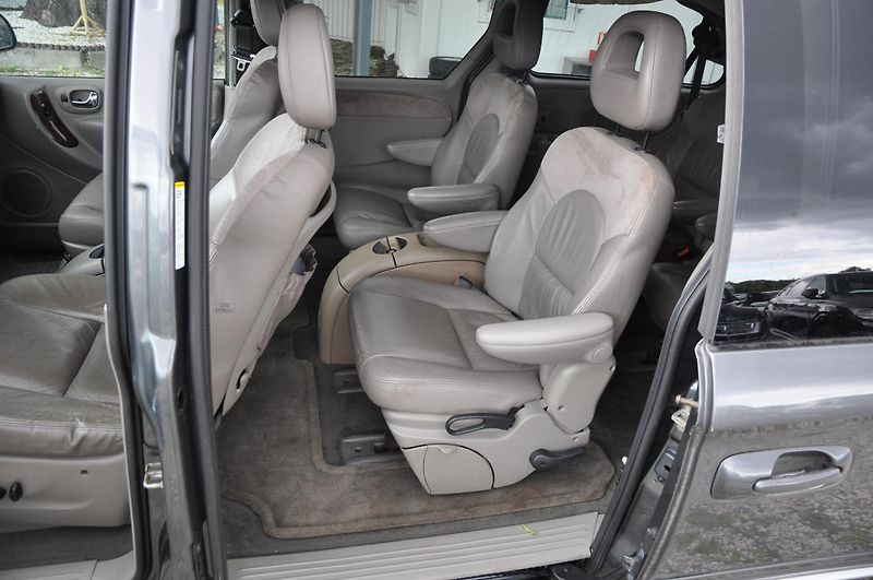 Chrysler Grand Voyager 3.3i 128kW Automat LIMITED - fotka 8 z 18