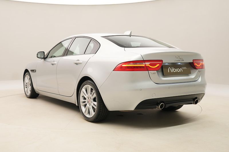 Jaguar XE 30t 221kW AWD AUT CZ - fotka 10 z 39