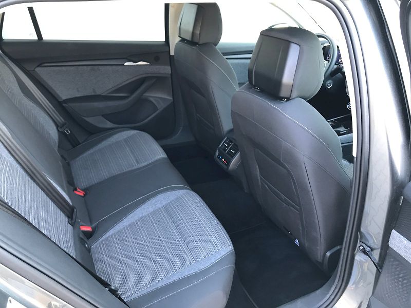 Škoda Superb (2025) COMBI SELEC TD 110/2.0 A7F - fotka 13 z 28