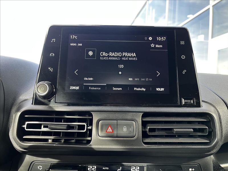 Opel Combo 1,2   LIFE XL EAT8 - fotka 18 z 26