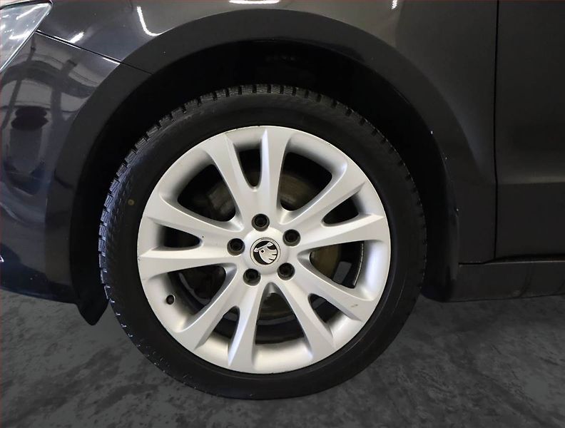 Škoda Superb (2015) Style 2.0 TDI, Navi, Xenony - fotka 15 z 22