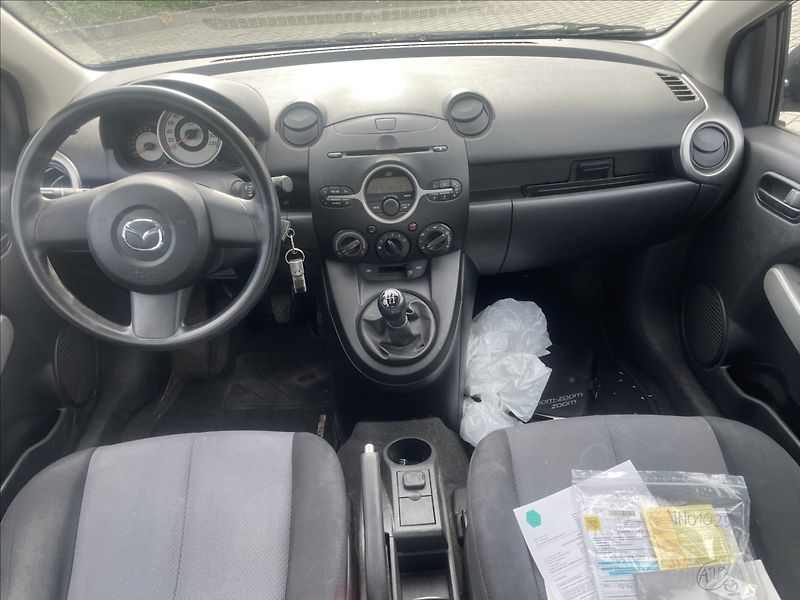 Mazda 2 1,4 i 55kw Klima ABS po STK - fotka 11 z 29