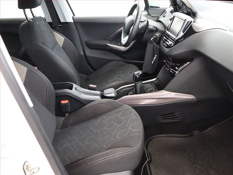 Peugeot 2008 (2016) 1.2 PureTech, Serv.kniha - fotka 7 z 11