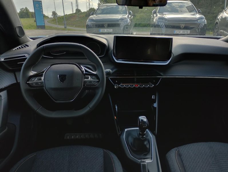 Peugeot 2008 STYLE PureTech 100 S&S MAN6 - fotka 11 z 24