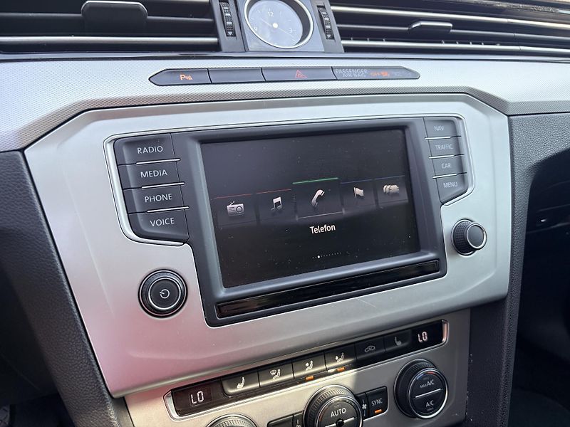 Volkswagen Passat 2.0TDI 110KW MANUAL PANORAMA - fotka 31 z 44