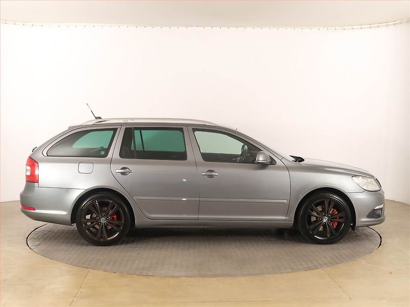 Škoda Octavia (2013) RS 2.0 TSI, Automat, Navi - fotka 6 z 19