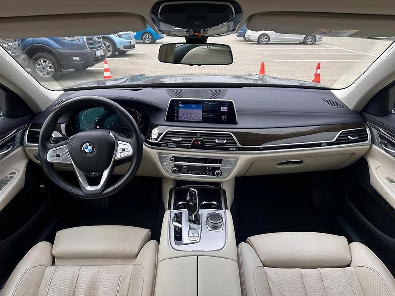 BMW Řada 7 4,4 750i xDrive 390 kW DPH - fotka 22 z 40