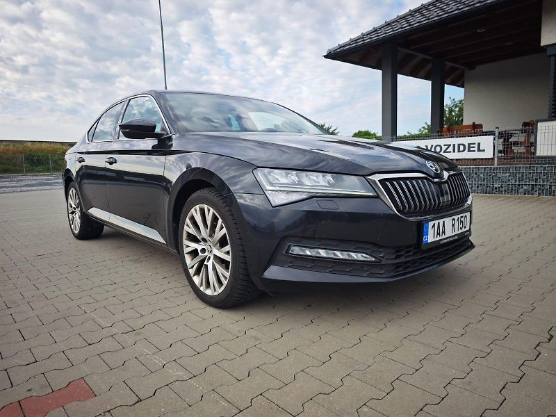 Škoda Superb - fotka 1 z 25