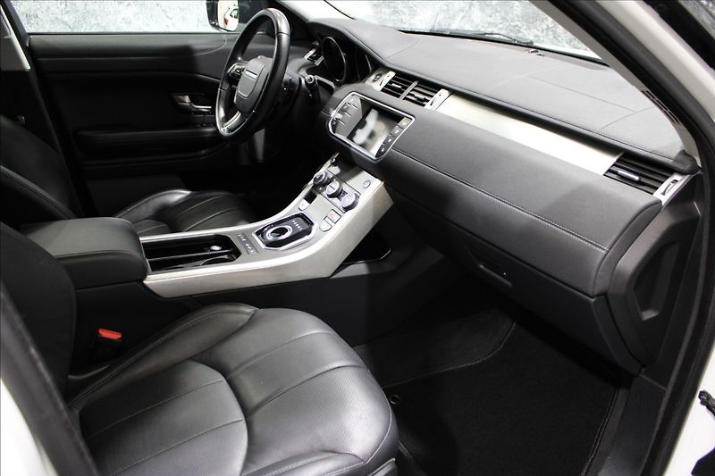 Land Rover Range Rover Evoque 2,0 SE Td4 132 kW Panorama - fotka 11 z 34