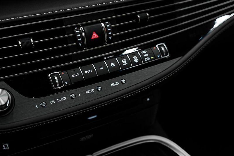 Lexus LS 500 H - fotka 15 z 30