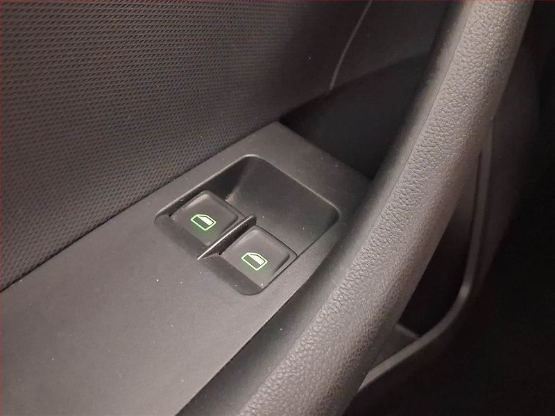 Škoda Rapid (2013) Style 1.2 TSI, ČR,1.maj - fotka 20 z 21
