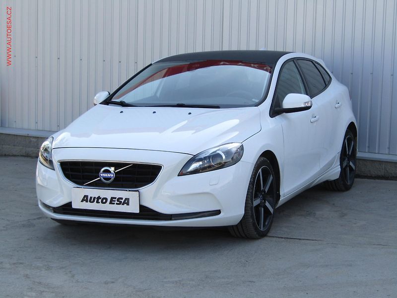 Volvo V40 (2014) 2.0D, AC, bixen, park.asist - fotka 3 z 15