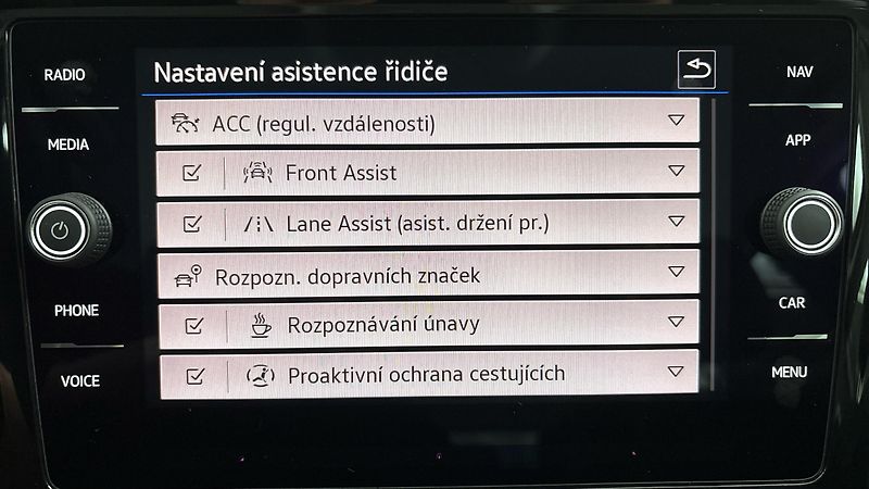 Volkswagen Passat 2.0 TDI DSG Elegance Variant - fotka 25 z 27