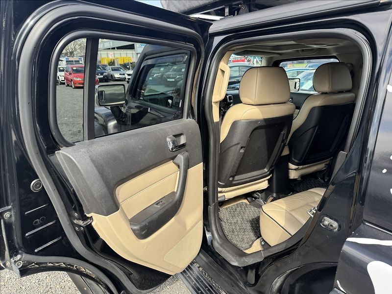 Hummer H3 3,5 AUT KŮŽE 4X4 STAN NAVIJÁK - fotka 26 z 39