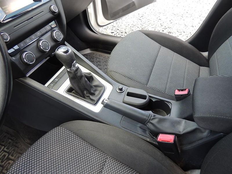 Škoda Octavia (2016) 1.6TDi,81kw,AMB,ČR,2.majitel - fotka 22 z 42