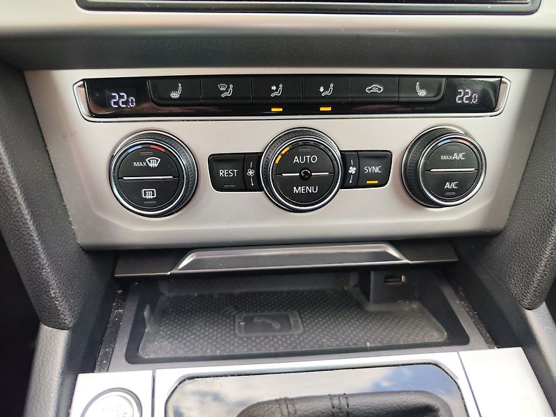 Volkswagen Passat 2.0 TDi/110kW Comfortline DSG - fotka 22 z 32