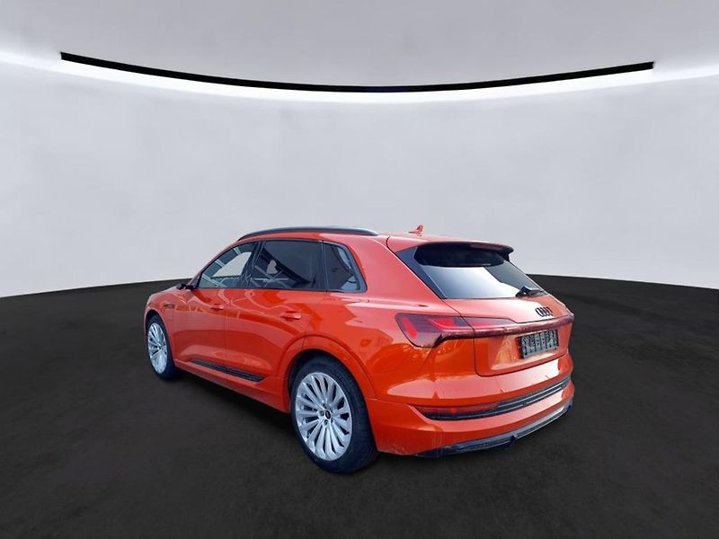 Audi e-tron 55 QUATTRO 300kw SOH 97 % - fotka 2 z 5