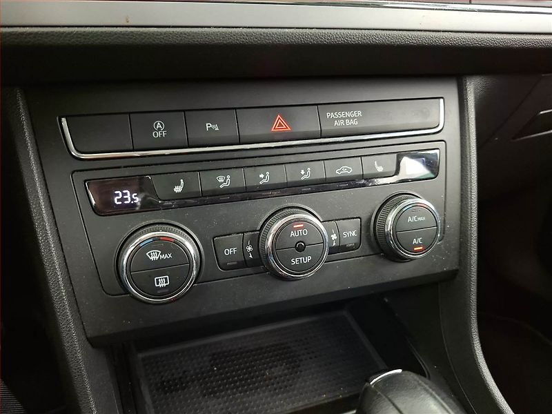 Seat Leon (2019) 1.6 TDI, Automat - fotka 15 z 17