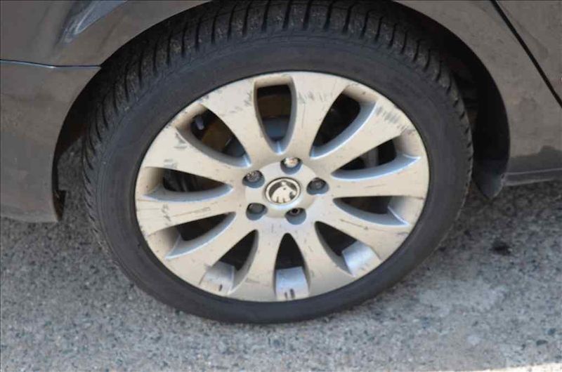 Škoda Superb (2009) II. 2,0 TDI SG - fotka 18 z 35
