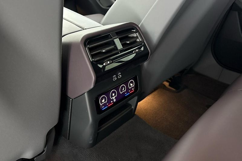 BMW Řada 5 540d xDrive Sedan - fotka 16 z 17