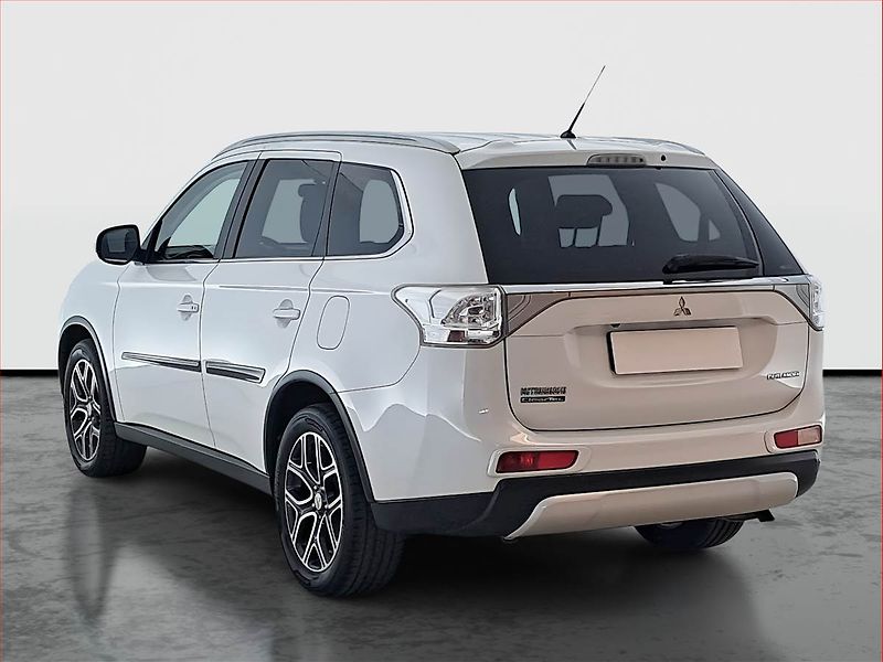 Mitsubishi Outlander (2016) 2.2 DI-D, 4X4, 7 míst, ČR - fotka 4 z 20