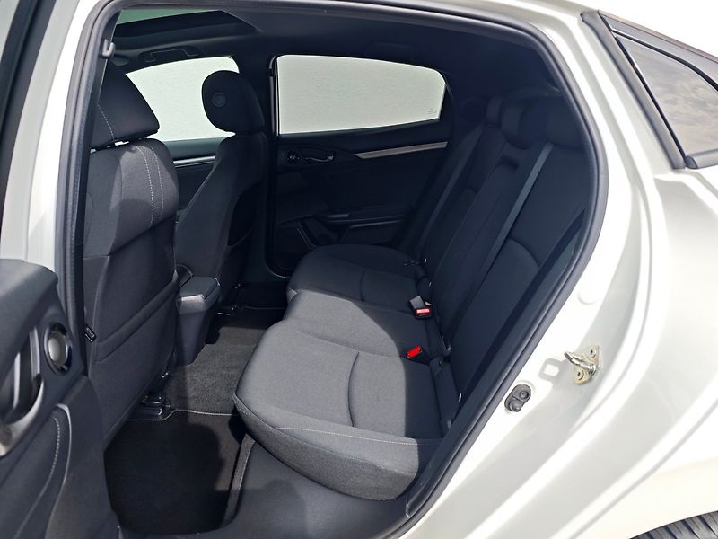 Honda Civic (2019) 1.5 Turbo Sport Plus 134kW 6MT - fotka 13 z 45