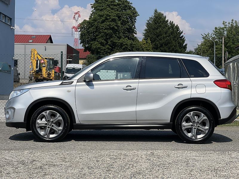 Suzuki Vitara 1.6DDiS 4x4 KLIMA KAMERA ALU - fotka 4 z 42