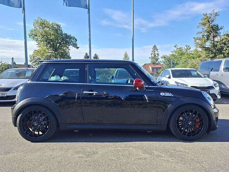 Mini Cooper JOHN WORKS 1,6i 155kW M6 - fotka 9 z 23