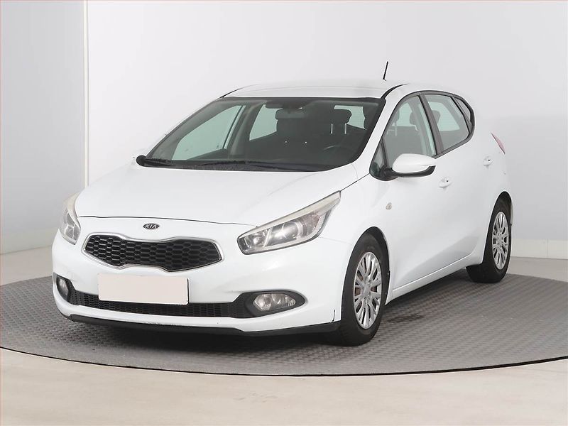 Kia Ceed (2013) 1.4 CRDi, nová STK, udržované - fotka 2 z 15