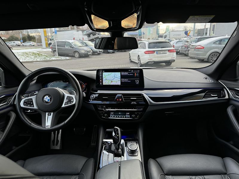 BMW Řada 5 (2022) 540d xDrive Touring - fotka 17 z 22