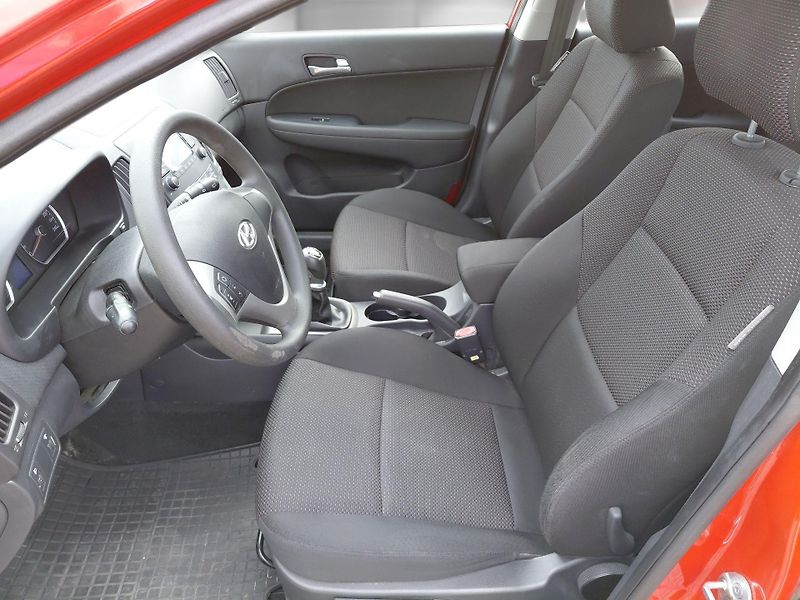 Hyundai i30 (2010) 1.4CVVT  - fotka 14 z 25