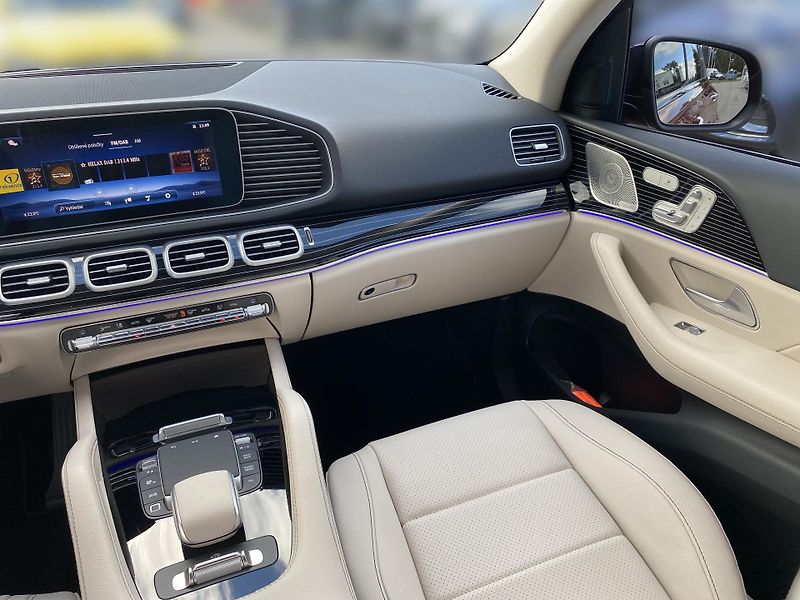 Mercedes-Benz GLE GLE 300 d 4MATIC AMG - fotka 11 z 28