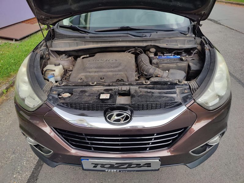 Hyundai ix35 2,0 CRDi 4WD + pneu  - fotka 21 z 25